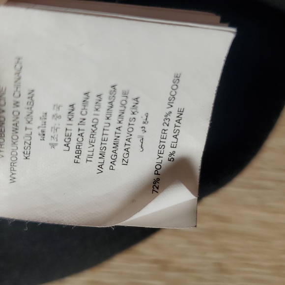 Michael Kors Elegant Black Skirt with Zipper Accents - Picture 10 of 10